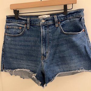 A&F Mom Short High Rise Curve Love